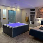 Avec Jacuzzi Sauna & Cinema - Nid D'angers * 昂热