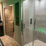 Avec Jacuzzi Sauna & Cinema - Nid D'angers * 昂热