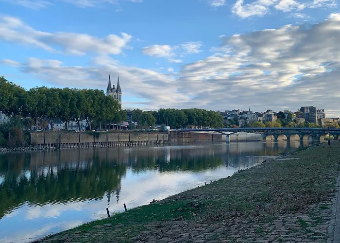 Avec Jacuzzi Sauna & Cinema - Nid D'angers *